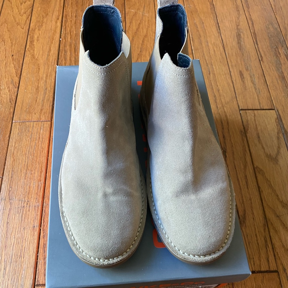 Hawke&Co Tan Chelsea Boots